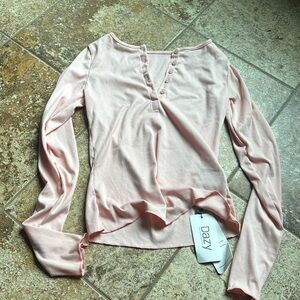 Super cute peachy pink top